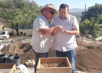 תגלית מרגשת: קמע עברי עתיק התגלה במזבח יהושע בשומרון 