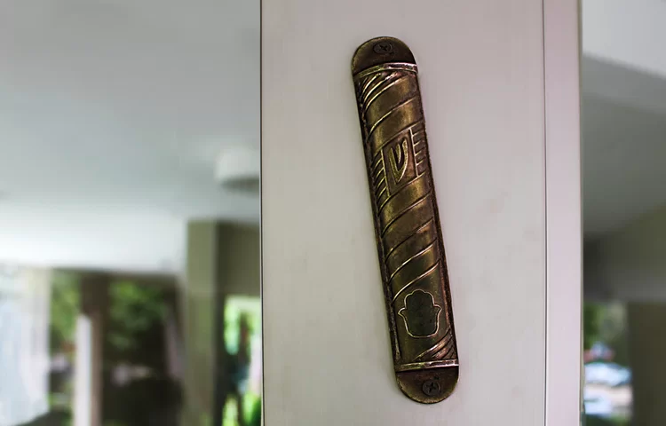 האם מותר לישון בבית בלי מזוזה? האם מותר לישון בחדר בלי מזוזה? האם מותר לישון בבית בלי מזוזה? האם מותר לישון בחדר בלי מזוזה?