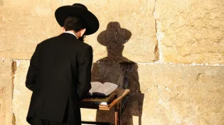 גם אתם עושים את זה? למה מתנועעים בתפילה?