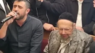 את הזמר הזה לא שמעתם ככה: ישי ריבו שר לצד המקובל דב קוק