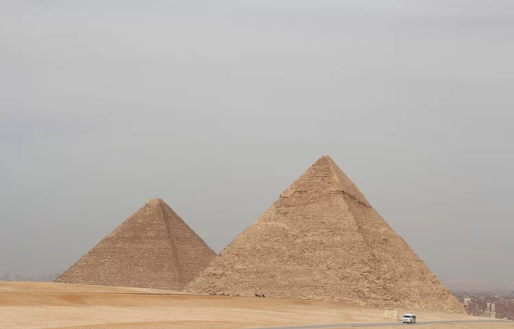 מי בנה את הפירמידות במצרים: מי בנה את הפירמידות בגיזה?