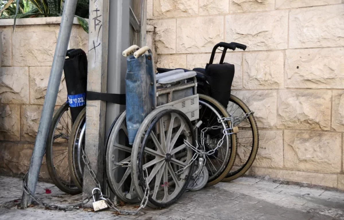 טיפול חדשני: לראשונה יושתל 'חוט' שדרה מלאכותי במשותקים