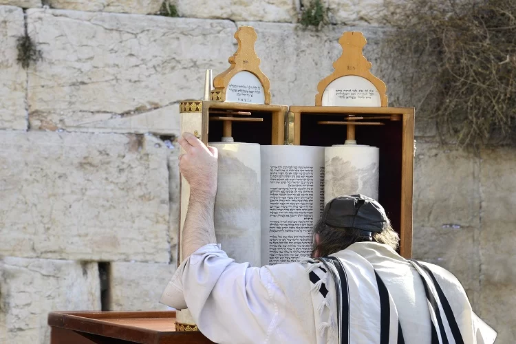 לקראת שבת זכור: האם יש חיוב מחיית עמלק בזמננו?