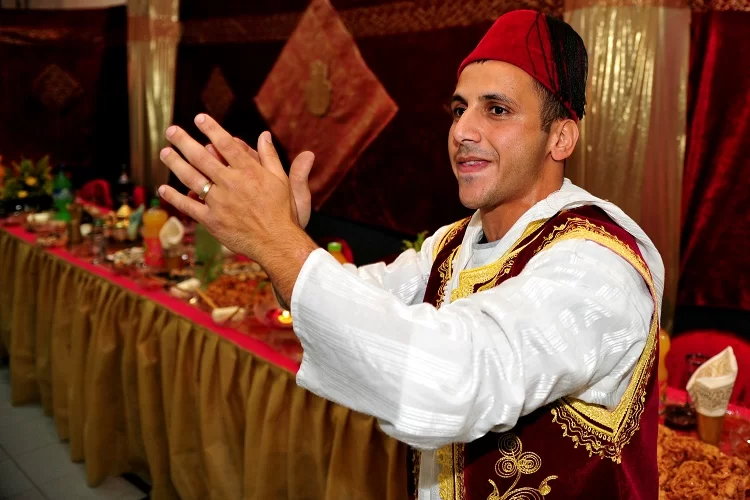 האם מותר לשמוע שירים ומוסיקה במימונה?