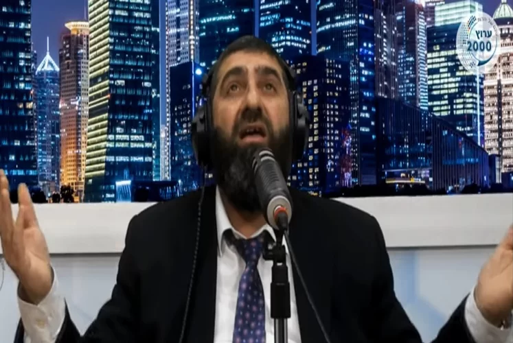 בכי קורע לב בשידור חי: "לא מכבד אותי ולא מכבד את בורא עולם"