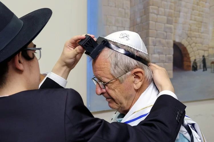 מה שכרו של מזכה הרבים לפי ’הפלא יועץ’?