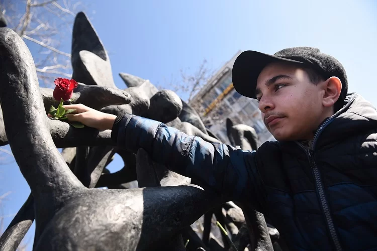 חשיפה: מה עשה ילד בן 9 שקיבל פיתה עם חזיר?