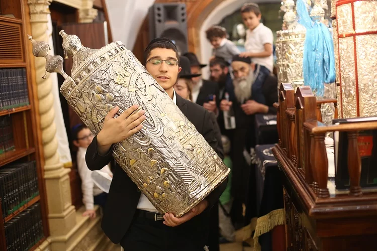 לקראת החזרה: ה’פלא יועץ’ בהלכות קדושת בית הכנסת לקראת החזרה: ה’פלא יועץ’ בהלכות קדושת בית הכנסת