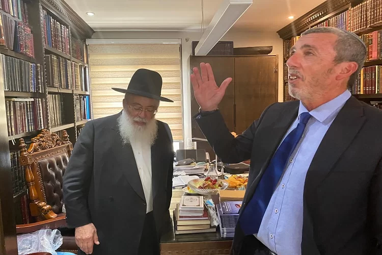 גורם המקורב לרב רפי פרץ: "הרבנים בציונות הדתית הפסידו את ההנהגה ע"י איש אחד"