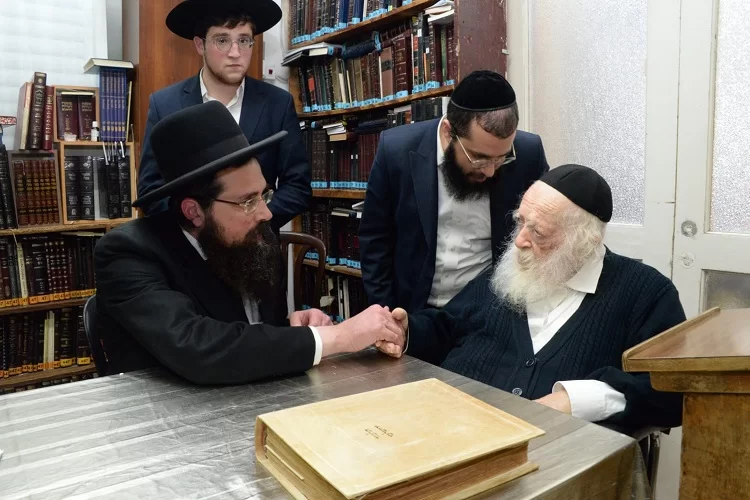 ראש ישיבת מיר בדברים נוקבים: "להתנזר מהמכשירים הטמאים שהשטן מנסה להחדיר"