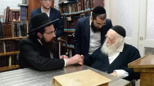 ראש ישיבת מיר בדברים נוקבים: "להתנזר מהמכשירים הטמאים שהשטן מנסה להחדיר"
