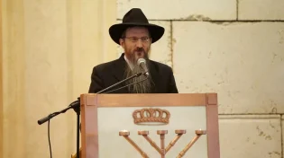 דרמה ברוסיה: הרב הראשי, הגאון רבי בערל לאזאר חלה בקורונה