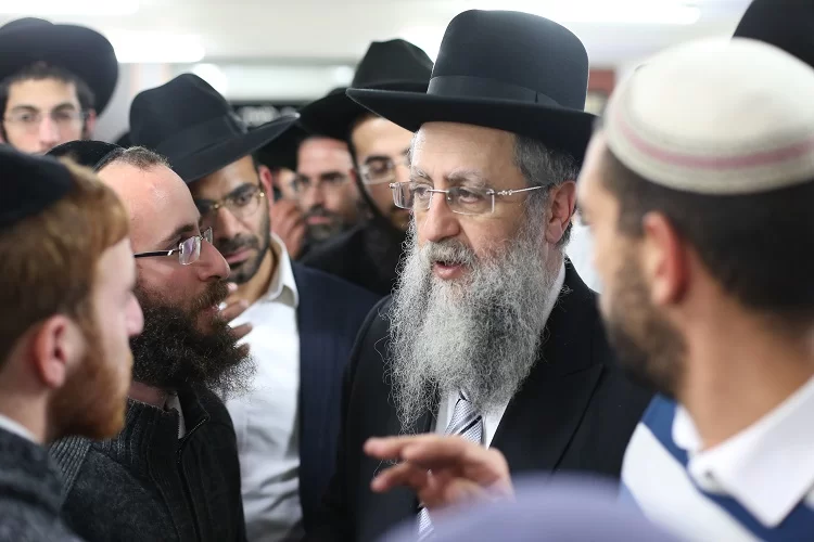 חבר מועצת חכמי התורה: "מרן זצ"ל נהג לשתות תה עם חלב לפני התפילה"