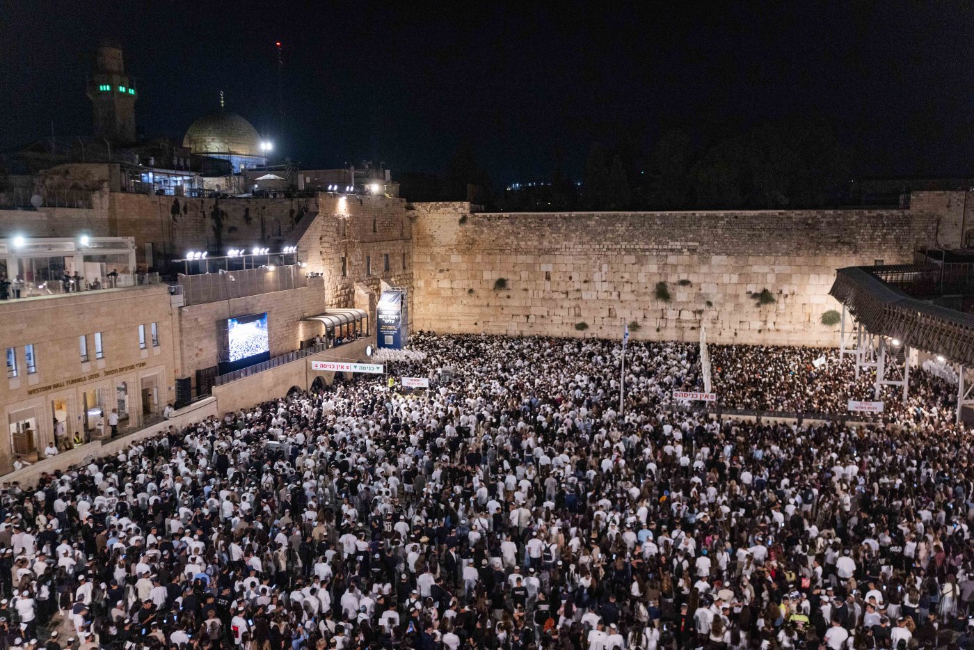 צפו בגלריה: סליחות ראשונות בכותל