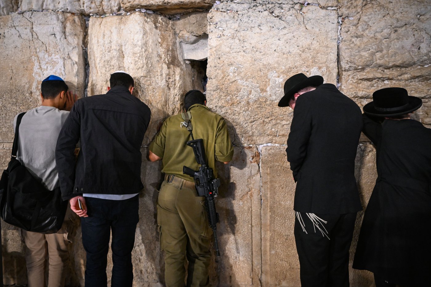 ההמונים באמירת סליחות (צילום: Arie Leib Abrams/Flash90)