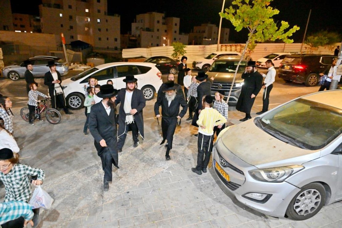 ר' אלימלך בידרמן בשיעור לקראת ימי הרחמים בביהמ"ד חקל יצחק ספינקא (צילום: יהושע פרוכטר)