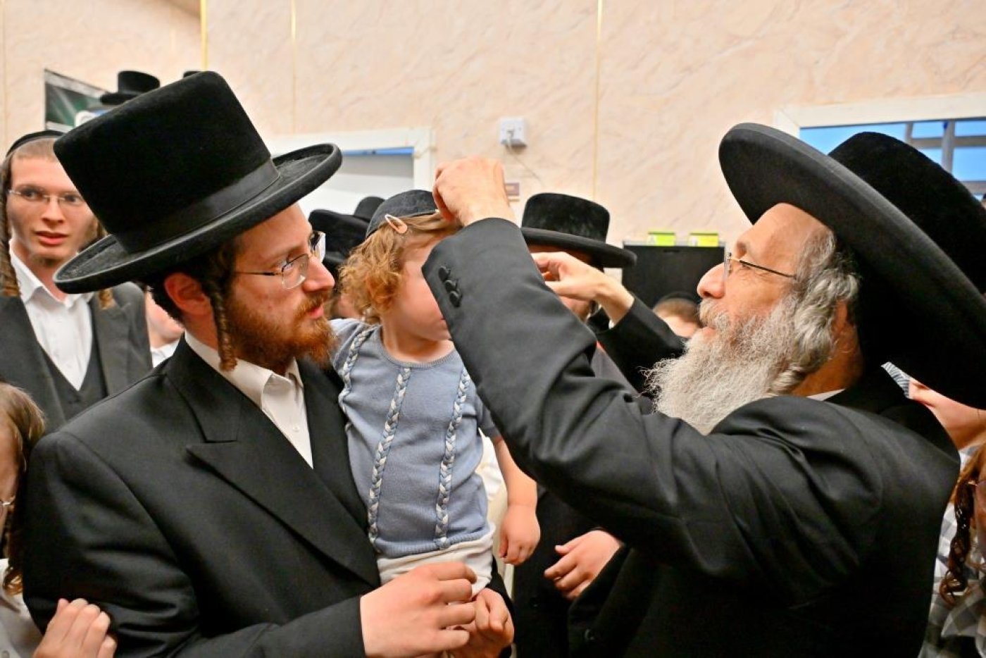 ר' אלימלך בידרמן בשיעור לקראת ימי הרחמים בביהמ"ד חקל יצחק ספינקא (צילום: יהושע פרוכטר)