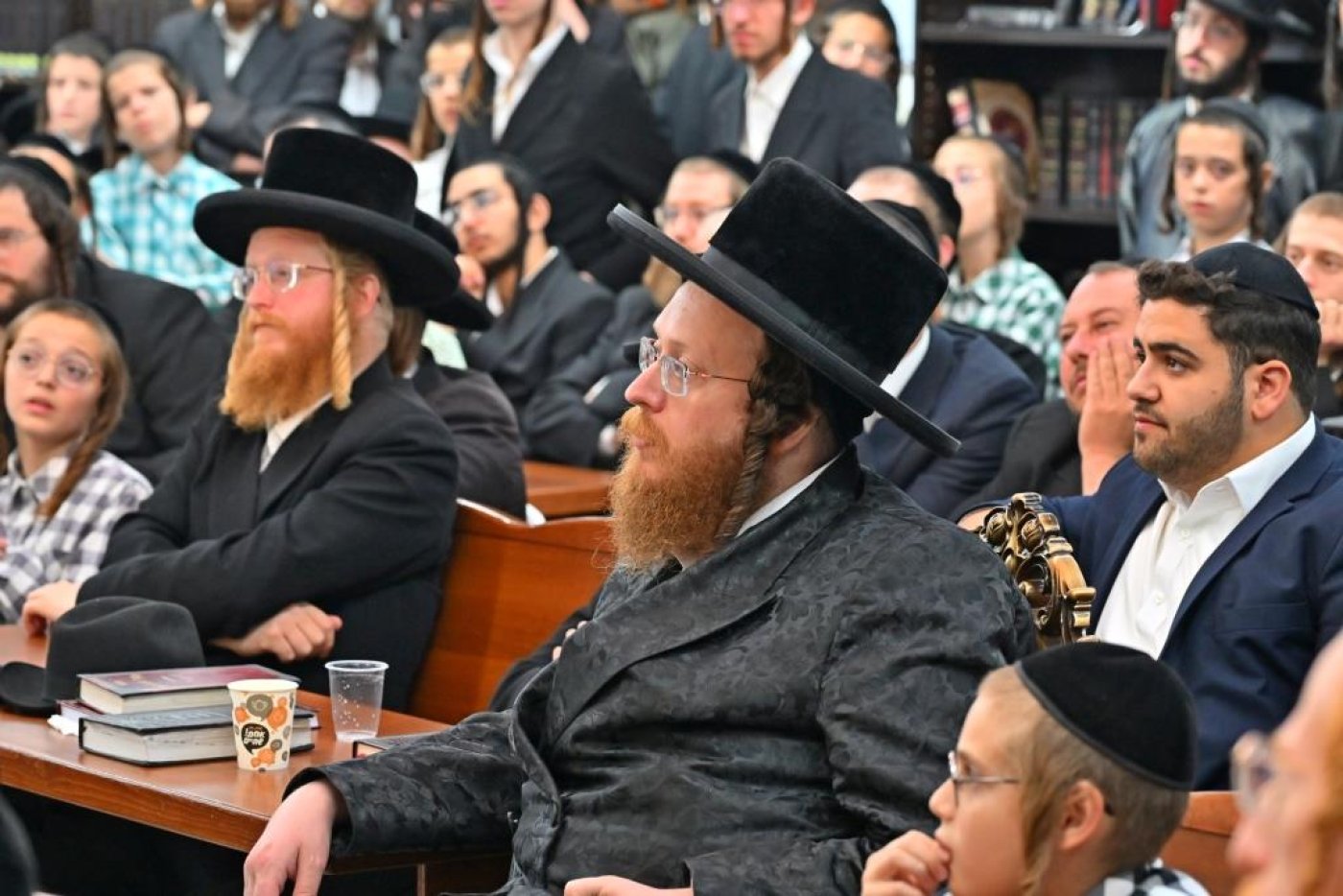 ר' אלימלך בידרמן בשיעור לקראת ימי הרחמים בביהמ"ד חקל יצחק ספינקא (צילום: יהושע פרוכטר)
