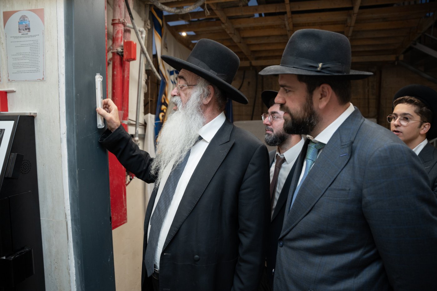 חנוכת מקווה טהרה בקריית יערים (צילום: יעקב כהן)