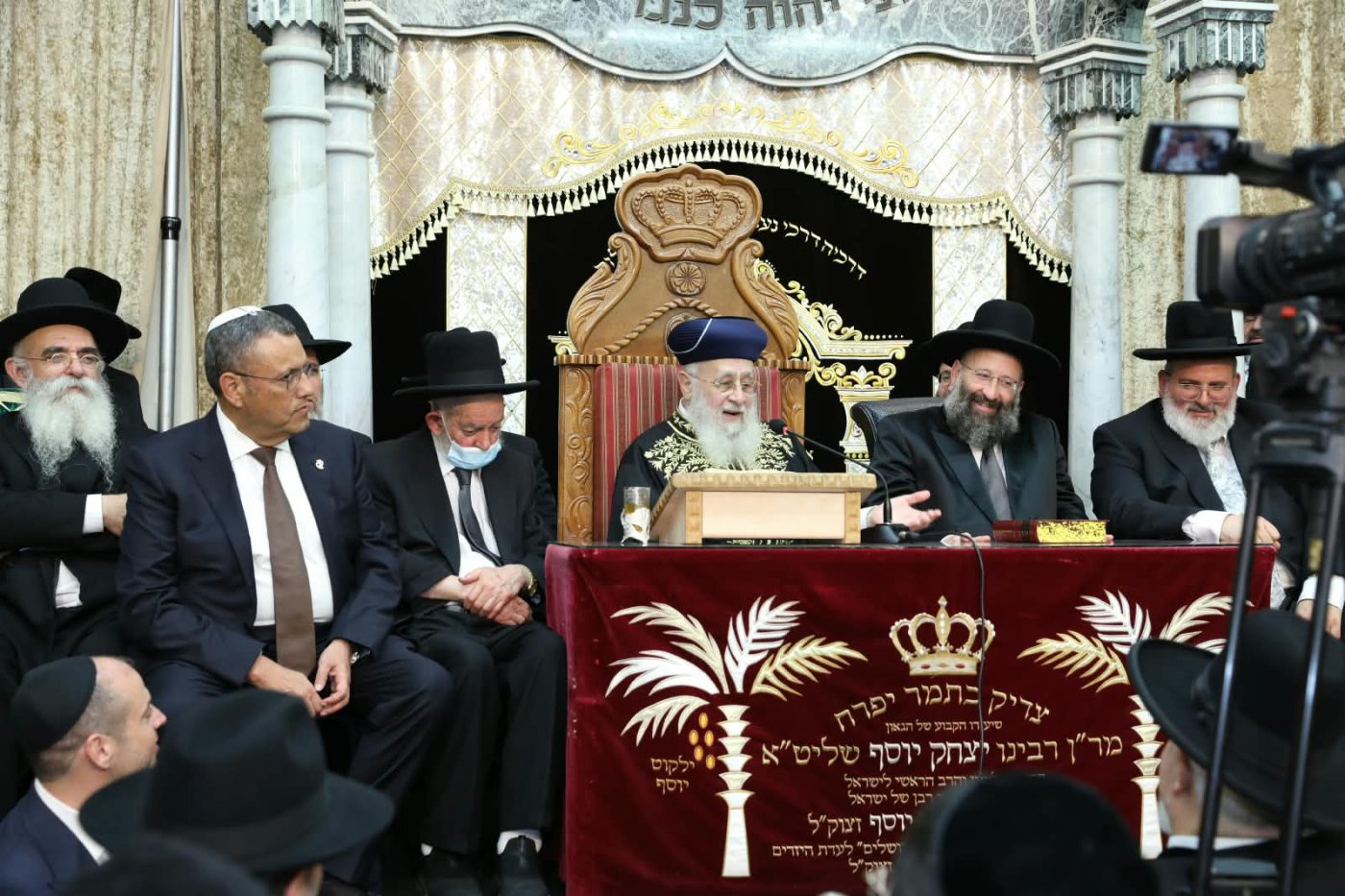 המונים בהקבלת פני רבו לראשון לציון מרן הרב יצחק יוסף שליט"א