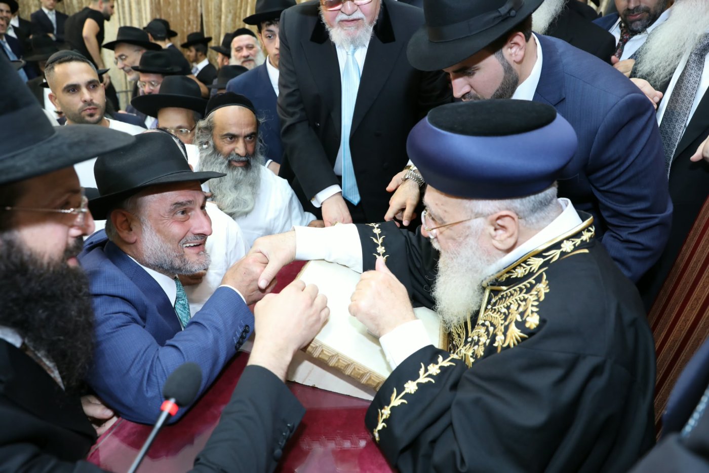 המונים בהקבלת פני רבו לראשון לציון מרן הרב יצחק יוסף שליט"א