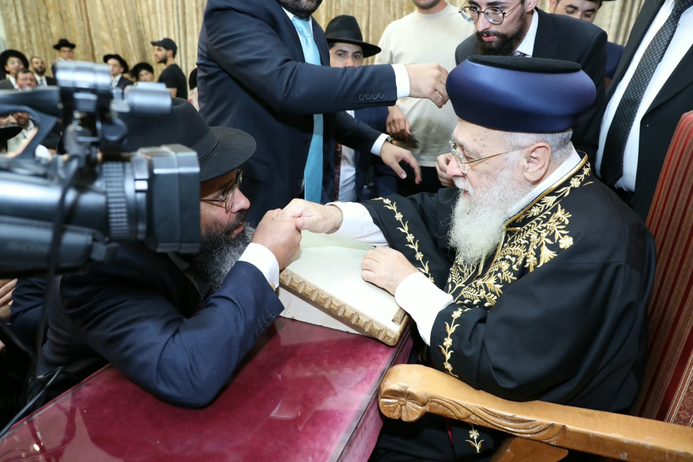 המונים בהקבלת פני רבו לראשון לציון מרן הרב יצחק יוסף שליט"א