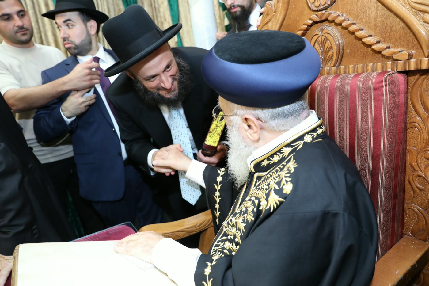 המונים בהקבלת פני רבו לראשון לציון מרן הרב יצחק יוסף שליט"א