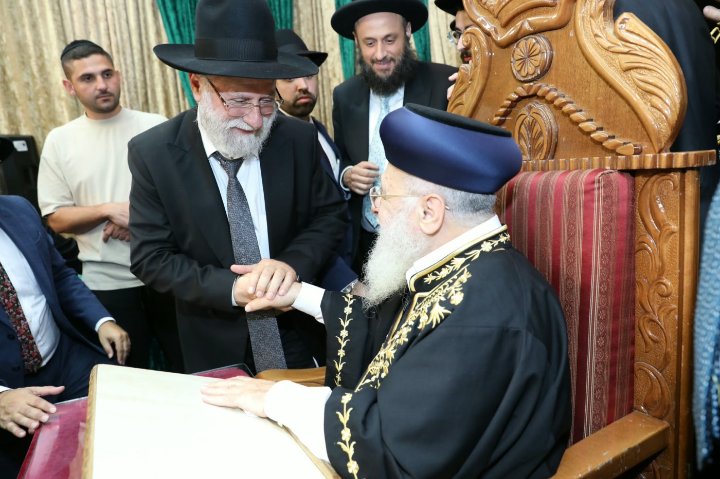 המונים בהקבלת פני רבו לראשון לציון מרן הרב יצחק יוסף שליט"א