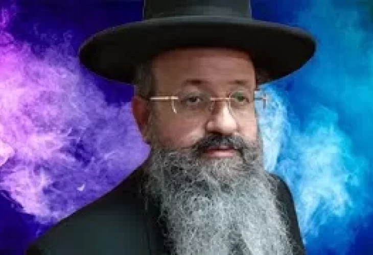 המקובל הרב יצחק בצרי - בחורה מספרת בכניסה לביתי המתין כלב גדול והתחיל לבכות כמו אדם כמה רגעים לקח שהבנתי שאבא שלי