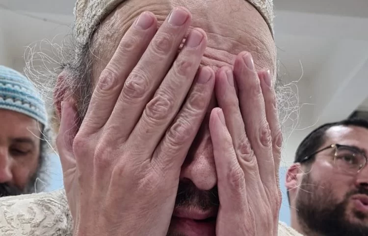לפתע נזעק ה"חלבן": אל תתקרב לרב דב קוק! שלא תישרף מלהבות האש