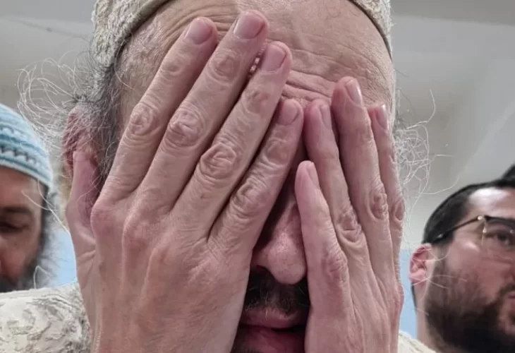 לפתע נזעק ה"חלבן": אל תתקרב לרב דב קוק! שלא תישרף מלהבות האש
