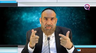 הרב עזרא שקלים: שמיעת המגילה דרך הרדיו, זכר למחצית השקל ועוד