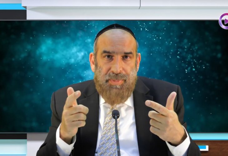 הרב עזרא שקלים: שמיעת המגילה דרך הרדיו, זכר למחצית השקל ועוד