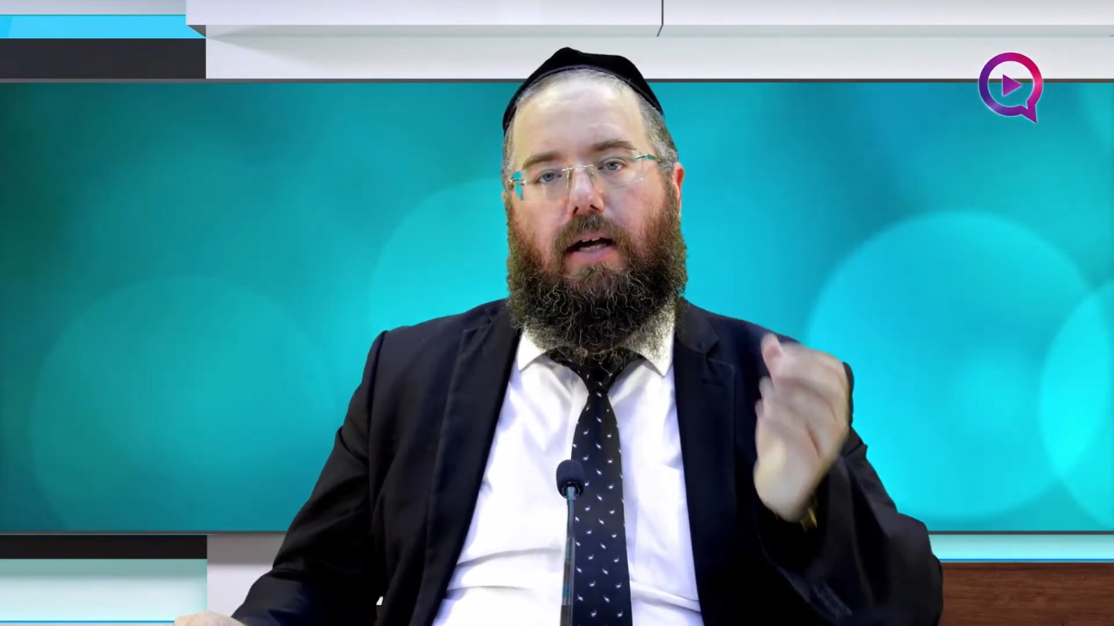 הרב שמשון פוקס חושף: האם מישהו עומד לטלטל את העולם?