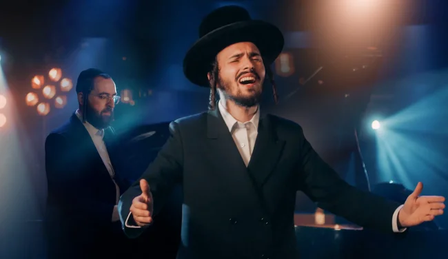 מוישי באדנסקי מרגש עם "הנני", ביצוע שנוגע בנשמה