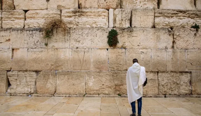 הוא התפלל שוב ושוב לזיווג, ואז נחשף הסוד המרגש
