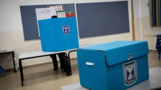 יוצאים להצביע? זה שאתם צריכים אתכם בתיק