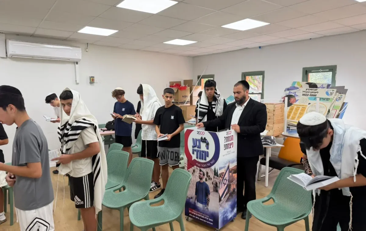 התלמידים במזכרת בתיה התלמידים במזכרת בתיה