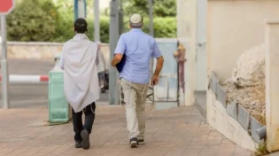 מפרנסה ועד שמירה מעין הרע: 10 סגולות בהסתכלות בציצית