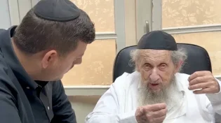 באורח נדיר: אמש מרן הרב דב לנדו בריאיון במעונו ל-2000