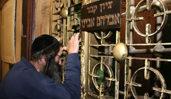 אברהם אבינו עמד בעשרה ניסיונות, וזה המסר אלינו