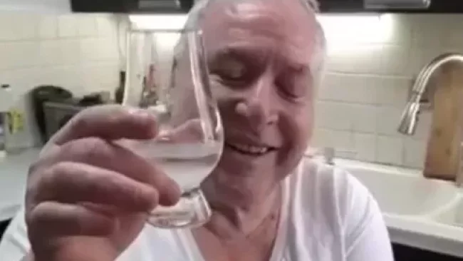 צפו בדרך בה ח"כ דוד אמסלם פותח את השבת שלו