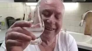 צפו בדרך בה ח"כ דוד אמסלם פותח את השבת שלו