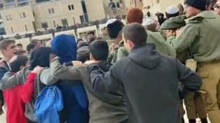 שמחה שלמה בכותל: התקבצות מזרמים שונים בשביל לשמוח באדר