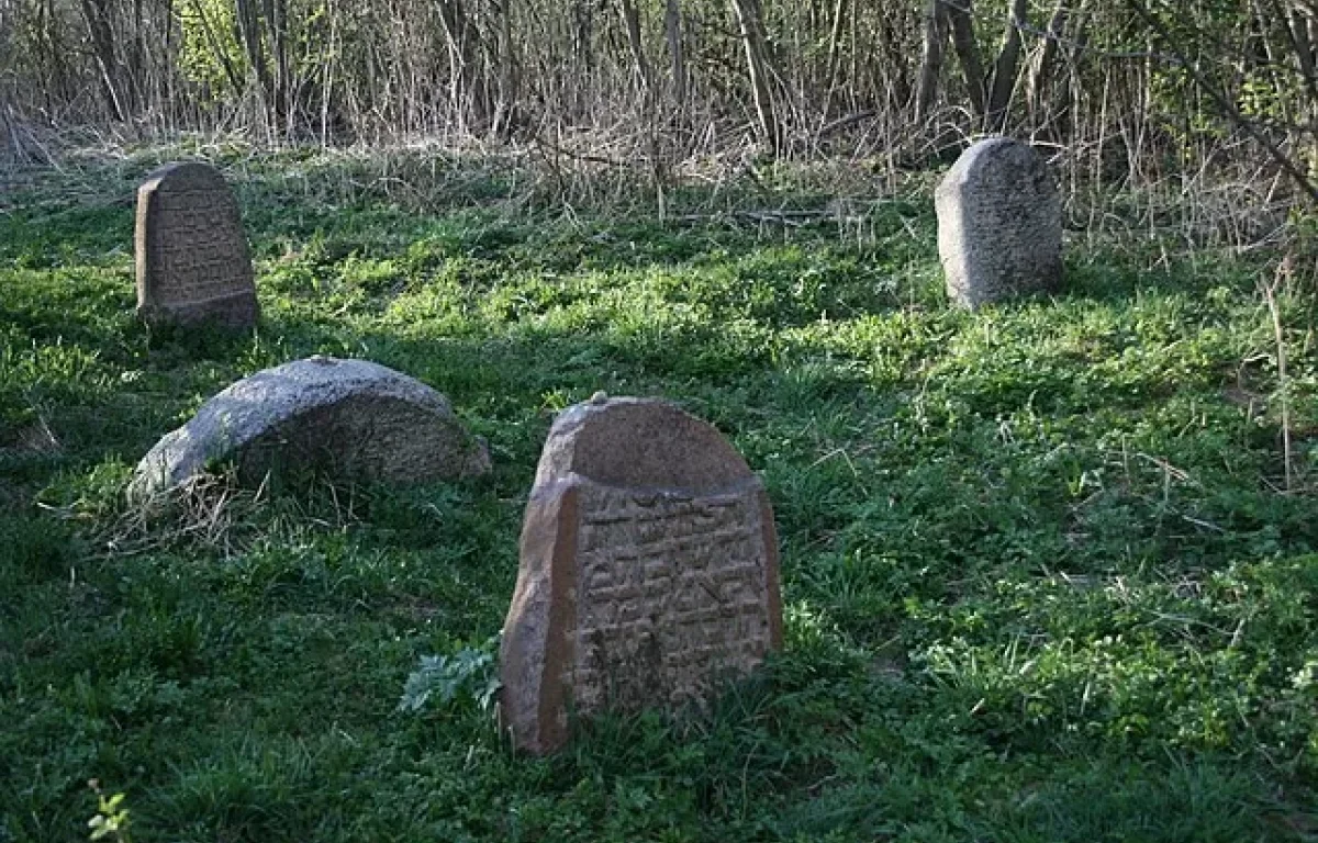 נקודת מפנה: קצינים רוסיים הגיעו לבית קברות יהודי 