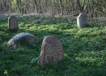 נקודת מפנה: קצינים רוסיים הגיעו לבית קברות יהודי 