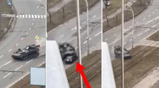 הזוי: טנק עלה על רכב והנוסע נשאר בחיים | צפו