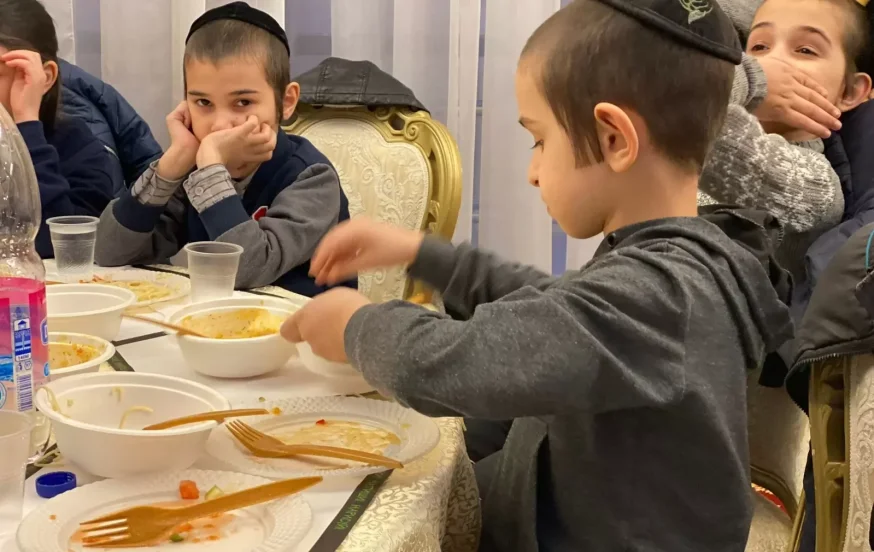 באישון ליל: הילדים מבית היתומים באודסה הגיעו לקהילה היהודית באישון ליל: הילדים מבית היתומים באודסה הגיעו לקהילה היהודית