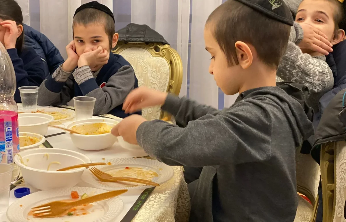 באישון ליל: הילדים מבית היתומים באודסה הגיעו לקהילה היהודית