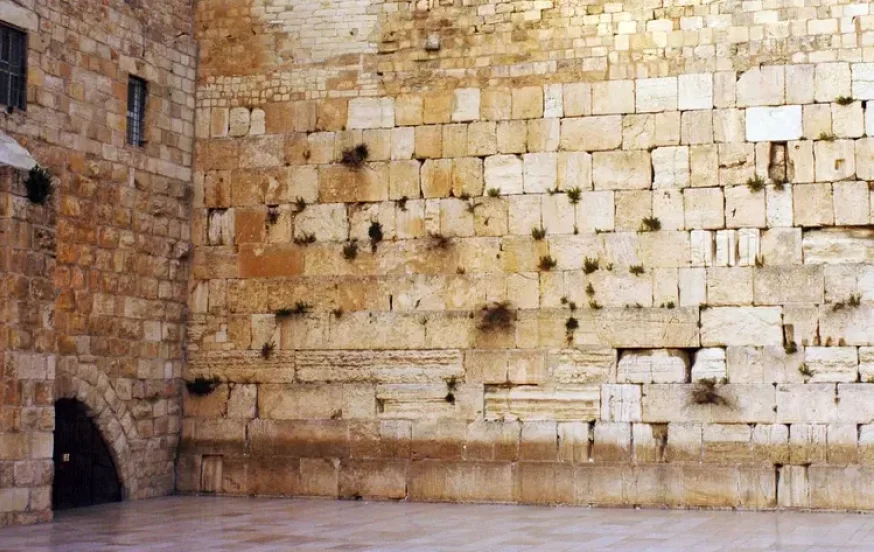 בהוראת גדולי ישראל: אלפי בנות התפללו הבוקר בכותל המערבי בהוראת גדולי ישראל: אלפי בנות התפללו הבוקר בכותל המערבי
